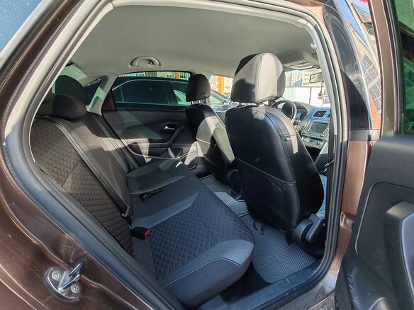 2018 Volkswagen Polo V Рестайлинг, коричневый, 1250000 рублей - вид 9