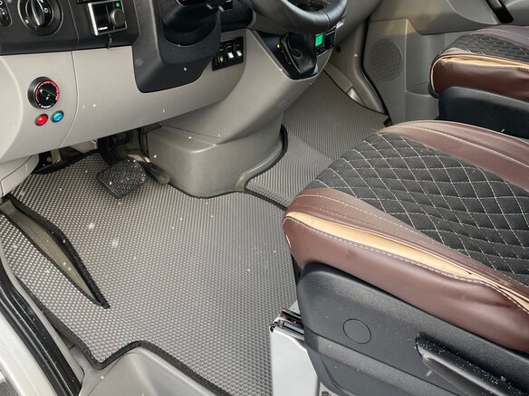 2013 Mercedes-Benz Sprinter, серебристый, 3900000 рублей - вид 7