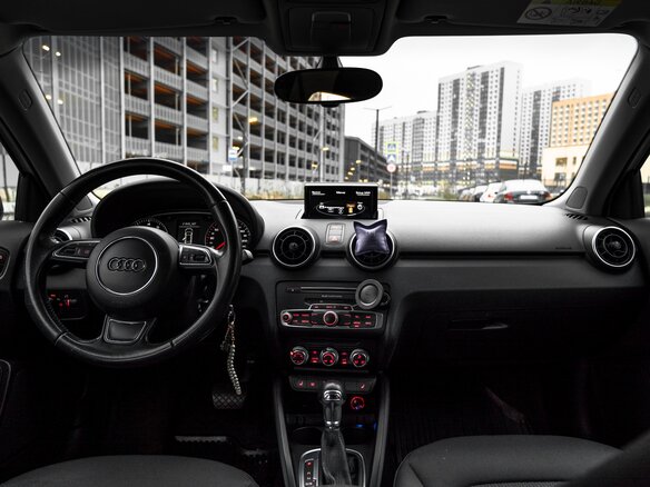 2015 Audi A1 I (8X) Рестайлинг, белый, 1050000 рублей - вид 6