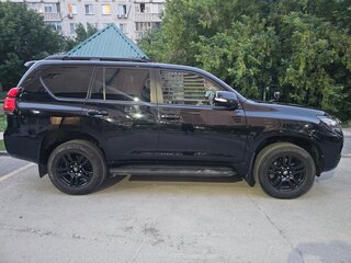 2020 Toyota Land Cruiser Prado 150 Series Рестайлинг 2, чёрный, 4850000 рублей, вид 4