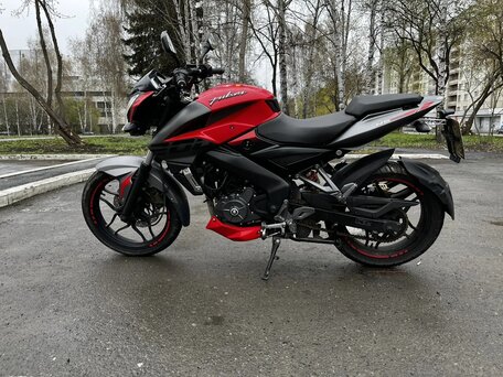 2019 Bajaj Pulsar NS 200, красный, 200000 рублей, вид 2