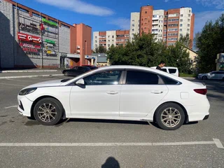 2019 Hyundai Sonata VII (LF) Рестайлинг, белый, 900000 рублей, вид 4