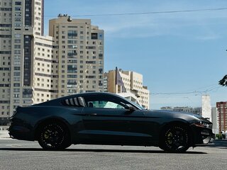 2019 Ford Mustang VI Рестайлинг, серый, 2250000 рублей, вид 4