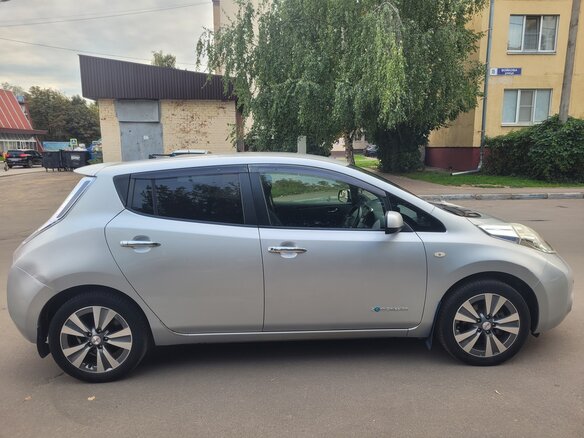 2012 Nissan Leaf (EM57) I (ZE0/AZE0), серебристый, 899000 рублей - вид 12