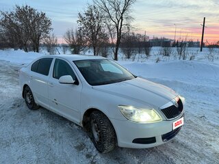 2013 Skoda Octavia II (A5) Рестайлинг, белый, 560000 рублей, вид 3