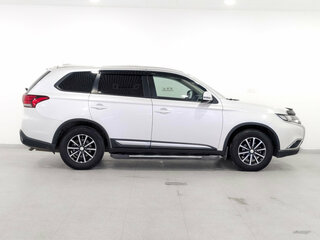 2018 Mitsubishi Outlander III Рестайлинг 2, белый, 1955000 рублей, вид 4