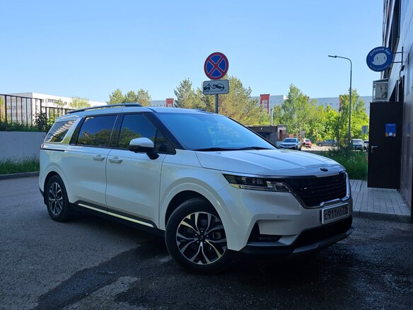 2021 Kia Carnival IV, белый, 4500000 рублей - вид 1