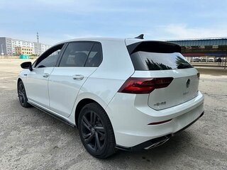 2023 Volkswagen Golf VIII, белый, 1910000 рублей, вид 4