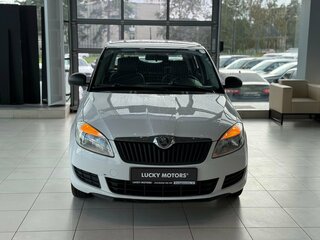 2013 Skoda Fabia II Рестайлинг, белый, 495000 рублей, вид 2