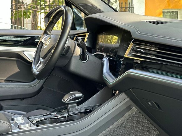 2019 Volkswagen Touareg III, серый, 6750000 рублей - вид 12