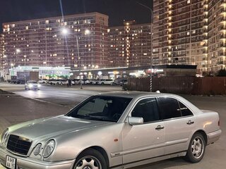 1998 Mercedes-Benz E-Класс 240 II (W210, S210), серебристый, 400000 рублей, вид 1