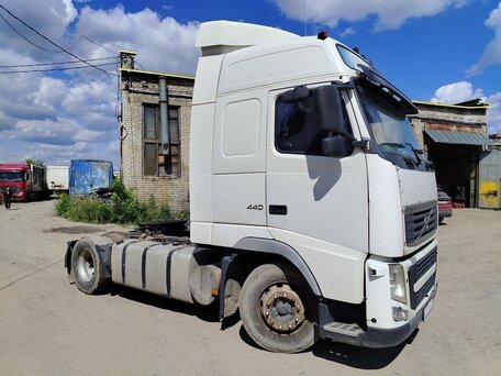 2012 Volvo FH, белый, 2900000 рублей, вид 2