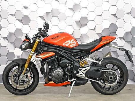2022 Triumph Speed Triple, оранжевый, 1377000 рублей, вид 4