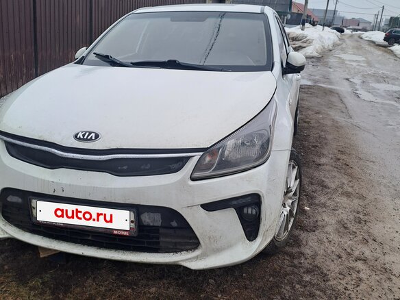 2018 Kia Rio IV, белый, 800000 рублей