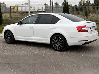 2017 Skoda Octavia III (A7) Рестайлинг, белый, 1550000 рублей, вид 3