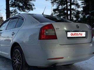 2013 Skoda Octavia II (A5) Рестайлинг, белый, 890000 рублей, вид 4