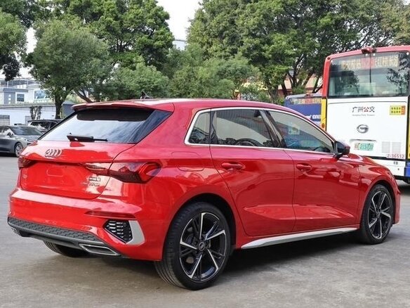 2021 Audi A3 Sportback 35 TFSI IV (8Y), красный, 1775000 рублей - вид 4