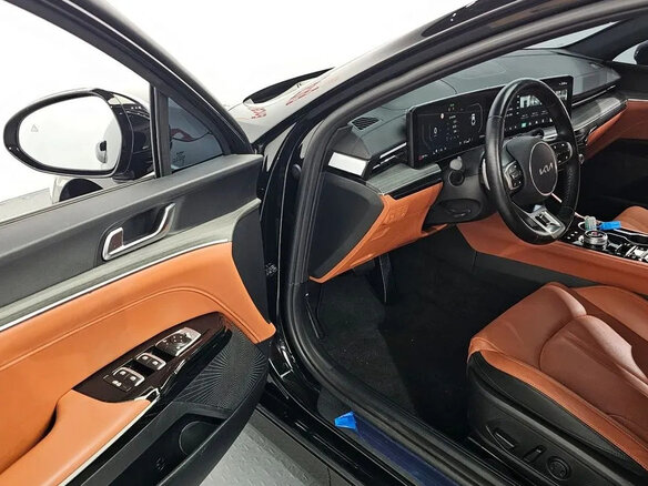 2024 Kia K5 III Рестайлинг, чёрный, 3100000 рублей - вид 4