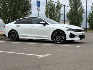 2021 Kia K5 III, белый, 1900000 рублей, вид 3
