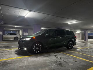 2020 Toyota Sienna IV, зелёный, 5398998 рублей, вид 4