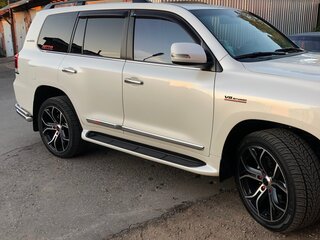 2015 Toyota Land Cruiser 200 Series Рестайлинг 2, белый, 6200000 рублей, вид 1