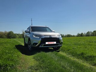 2019 Mitsubishi Outlander III Рестайлинг 3, серебристый, 2440000 рублей, вид 2
