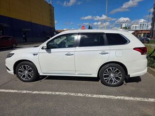 2015 Mitsubishi Outlander PHEV III Рестайлинг 2, белый, 2000000 рублей, вид 5