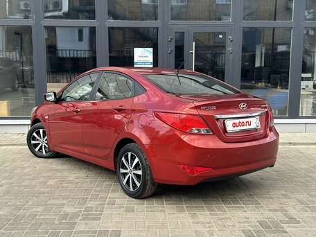 2015 Hyundai Solaris I Рестайлинг, красный, 945000 рублей, вид 4