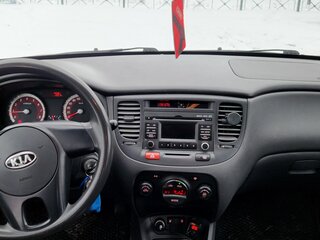 2010 Kia Rio II Рестайлинг, серебристый, 350000 рублей, вид 5