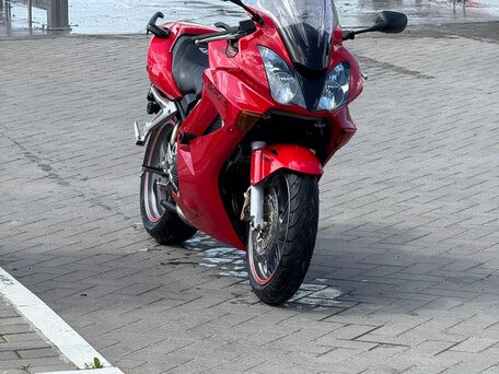 2004 Honda VFR 800, красный, 535000 рублей, вид 2