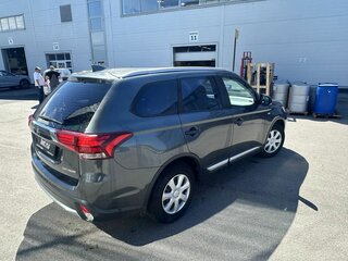 2017 Mitsubishi Outlander III Рестайлинг 2, серый, 1425000 рублей, вид 2