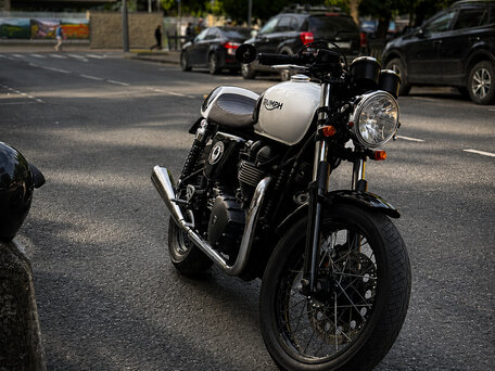 2015 Triumph Thruxton, белый, 1000000 рублей, вид 4