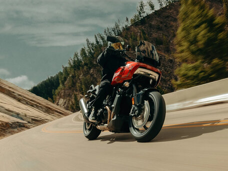 2025 Harley-Davidson Pan America, красный, 2950000 рублей, вид 2