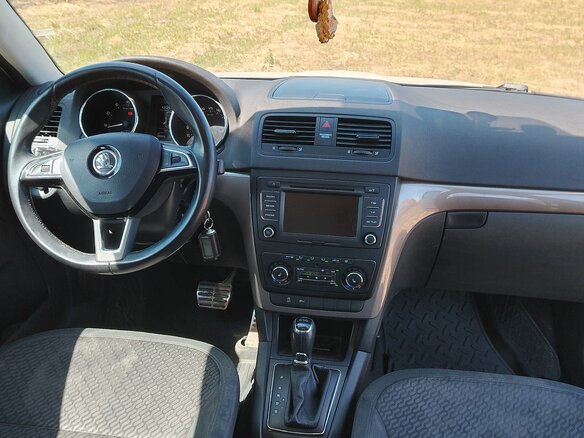 2014 Skoda Yeti I Рестайлинг, белый, 825000 рублей - вид 8