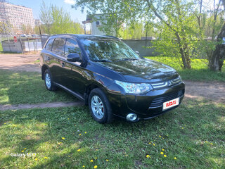 2014 Mitsubishi Outlander III Рестайлинг, чёрный, 1530000 рублей, вид 2
