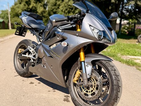 2006 Triumph Daytona 675, серый, 535555 рублей, вид 1