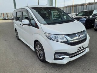 2017 Honda Stepwgn Spada V, белый, 1850000 рублей, вид 1