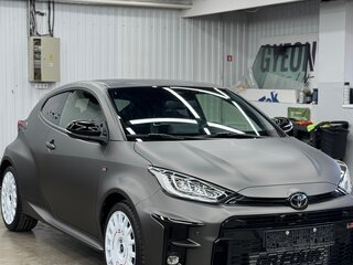 2021 Toyota Yaris IV, чёрный, 4999999 рублей, вид 2