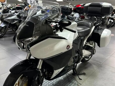 2017 Honda VFR 1200, белый, 850000 рублей, вид 2