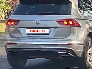 2018 Volkswagen Tiguan II, серебристый, 2300000 рублей, вид 3