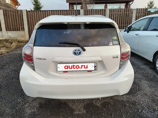 2014 Toyota Aqua I, белый, 920000 рублей, вид 3