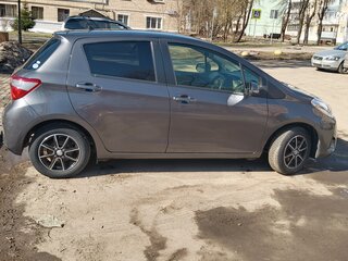 2018 Toyota Vitz III (XP130) Рестайлинг, серый, 900000 рублей, вид 4