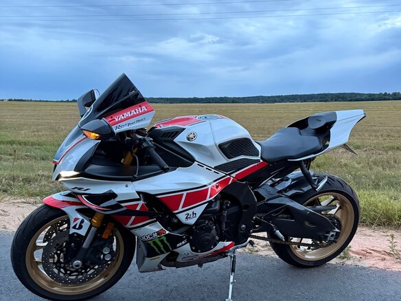 2022 Yamaha YZF-R1, белый, 1699900 рублей - вид 3