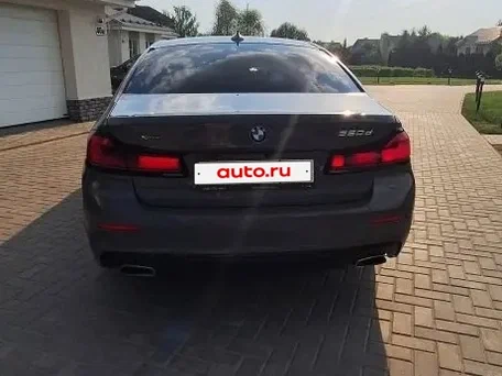2020 BMW 5 серии 520d xDrive VII (G30/G31/G38) Рестайлинг, серый, 4190000 рублей, вид 4