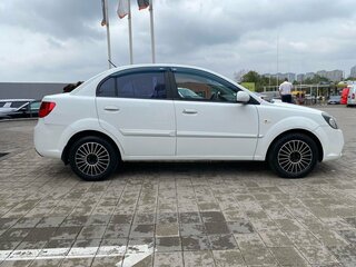 2009 Kia Rio II Рестайлинг, белый, 550000 рублей, вид 4