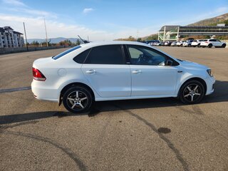 2017 Volkswagen Polo V Рестайлинг, белый, 980000 рублей, вид 4