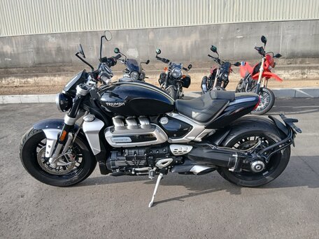2021 Triumph Rocket 3, чёрный, 2127000 рублей, вид 2