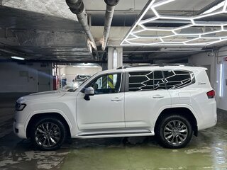 2021 Toyota Land Cruiser 300 Series, белый, 12200000 рублей, вид 4