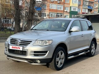 2007 Volkswagen Touareg I Рестайлинг, серебристый, 1700000 рублей, вид 1