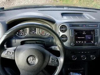2017 Volkswagen Tiguan I Рестайлинг, чёрный, 1648000 рублей, вид 4